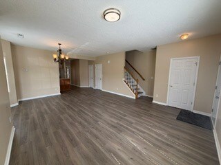 Sala de estar - 502 Brittany Way