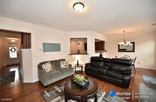 Building Photo - 3 br, 2.5 bath Townhome - 1615 Faircrest Ln