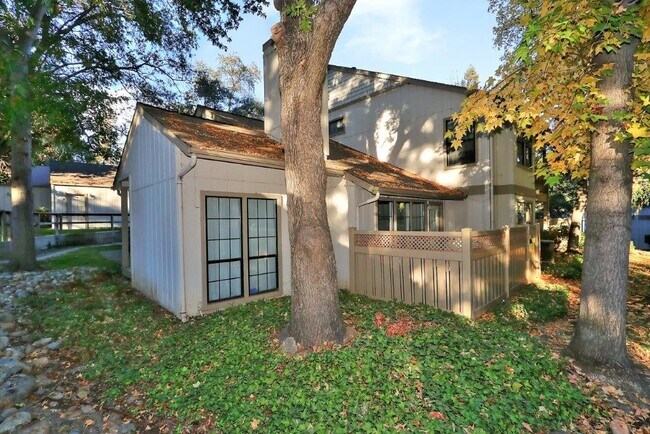 Building Photo - 3997 Park Circle Ln