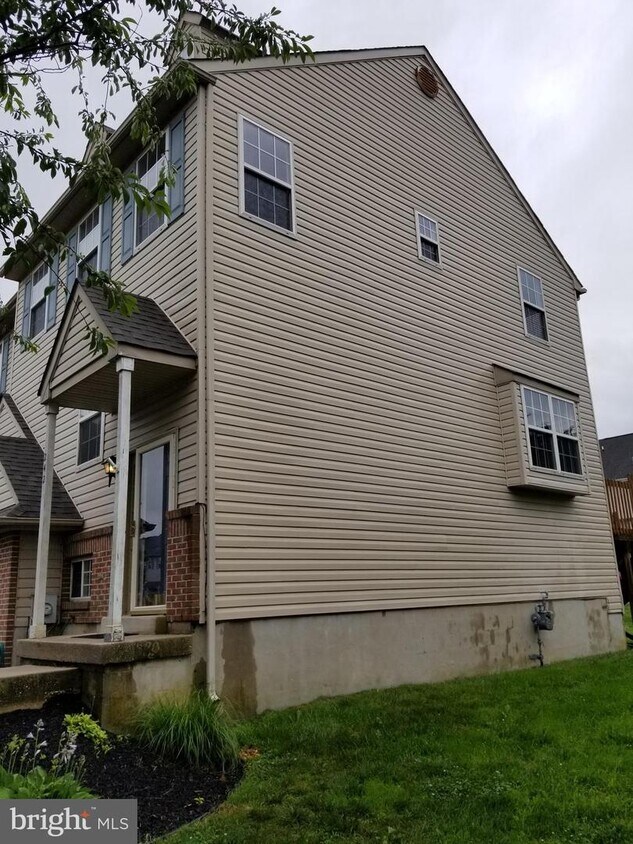 242 Northdown Dr, Dover, DE 19904 Townhome Rentals in Dover DE