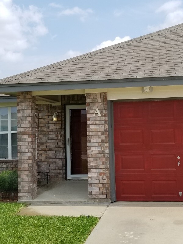Building Photo - 504 Primrose Dr