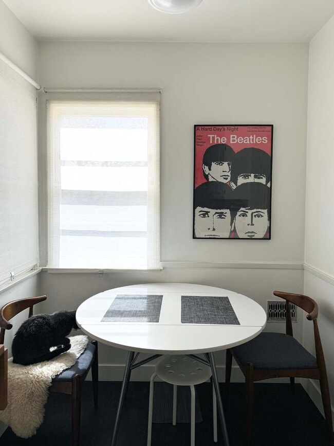 breakfast nook - 4717 Druid St