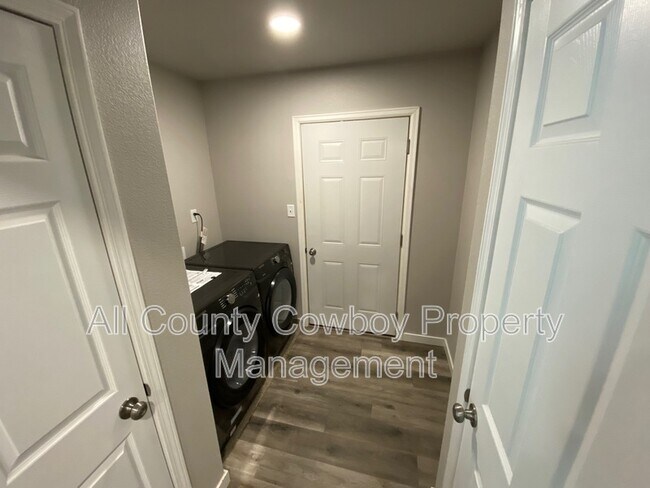 Foto del edificio - 4521 E Bobolink Ln