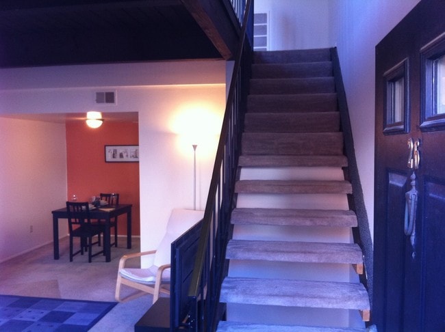 1 Bedroom Town Home - Sutton Place Apartments and Townhomes