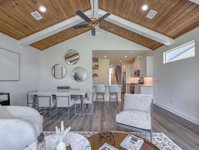 Building Photo - 1366 Landon Hills Dr