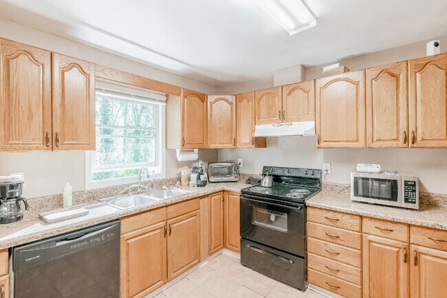 Foto del edificio - 2136 Chestnut Hill Cir