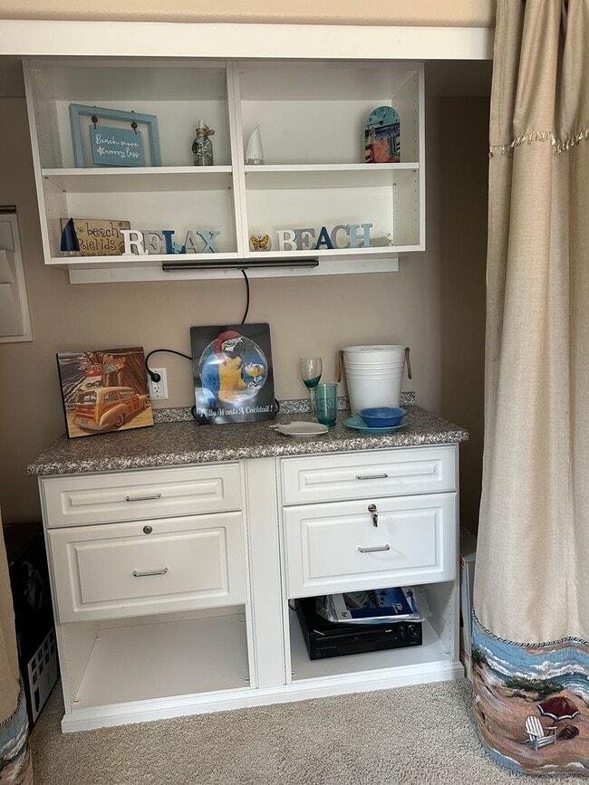 Foto del edificio - Roommate Wanted - First Floor Bedroom w/ P...