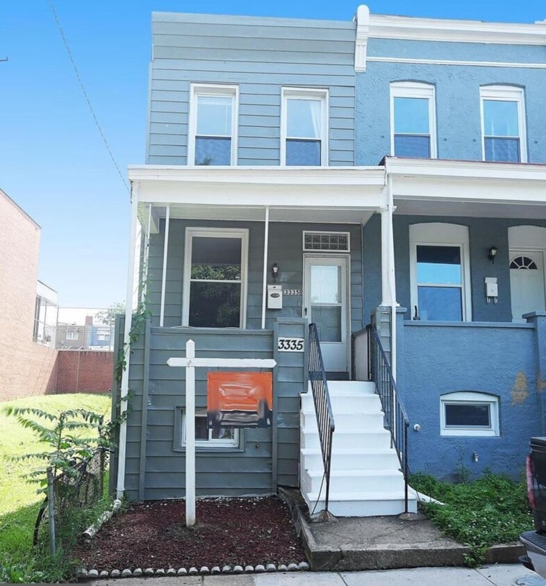Primary Photo - Lovely Hampden EOG 2bd/2ba Rowhome w CAC &...
