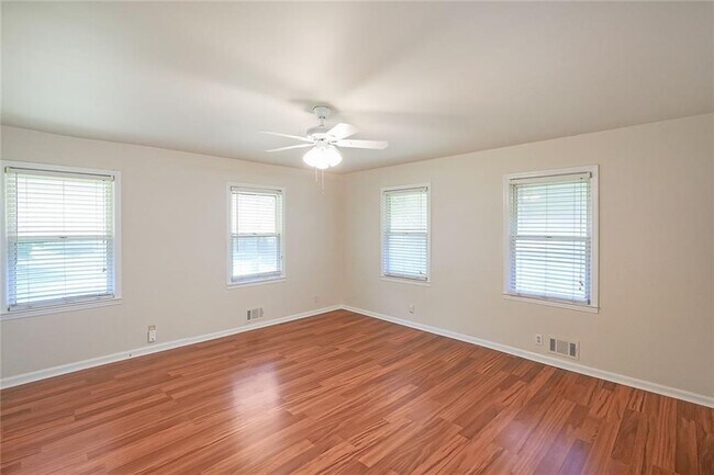 Foto del edificio - 2055 Anderson Dr SE