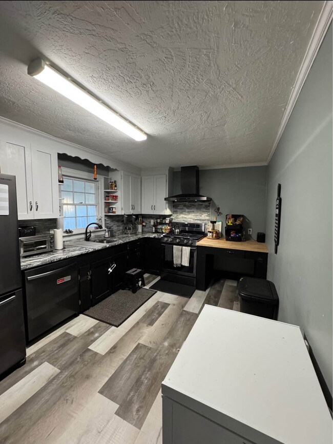 Building Photo - 1313 Camp St