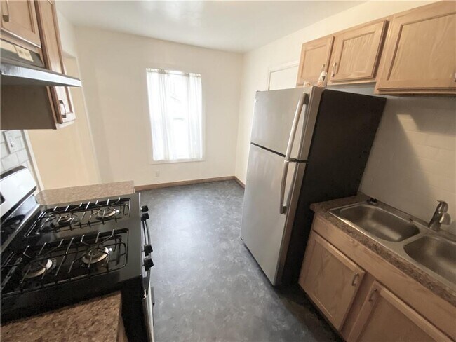 Building Photo - 1303 Walnut Ave