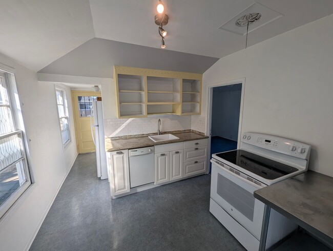 Building Photo - 1716 Marin St