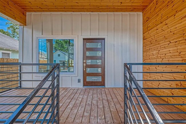 Building Photo - 1275 Morris St