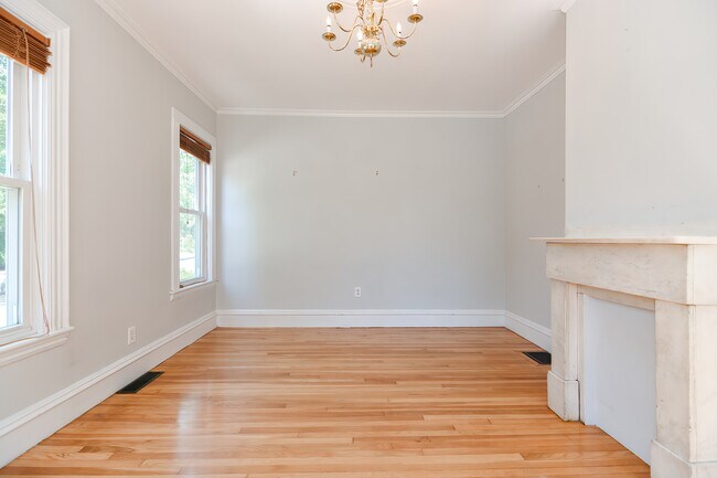 Building Photo - 5 Evergreen Ave