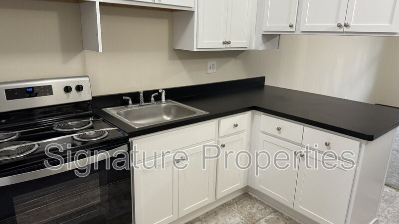 Primary Photo - 211 Newbridge Rd