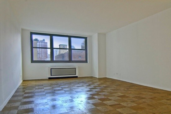 Primary Photo - 200 E 72nd St
