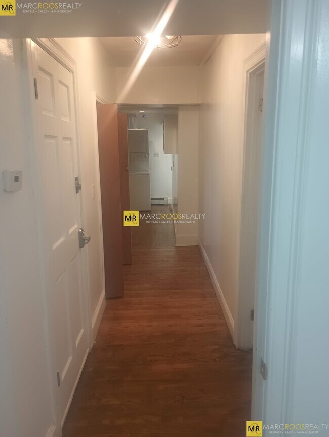 Foto del edificio - 319A Bennington St
