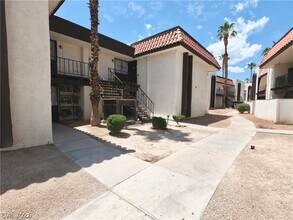 Building Photo - 1405 E Vegas Valley Dr