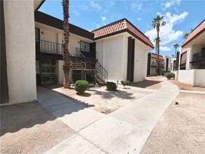 Building Photo - 1405 E Vegas Valley Dr