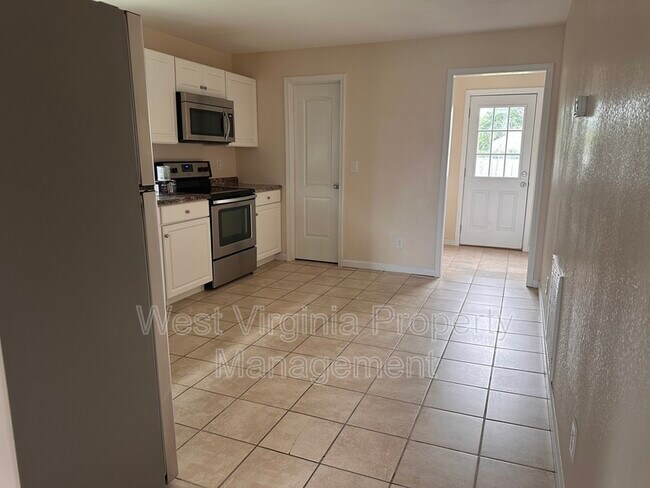 Building Photo - 108 Wickham Ave