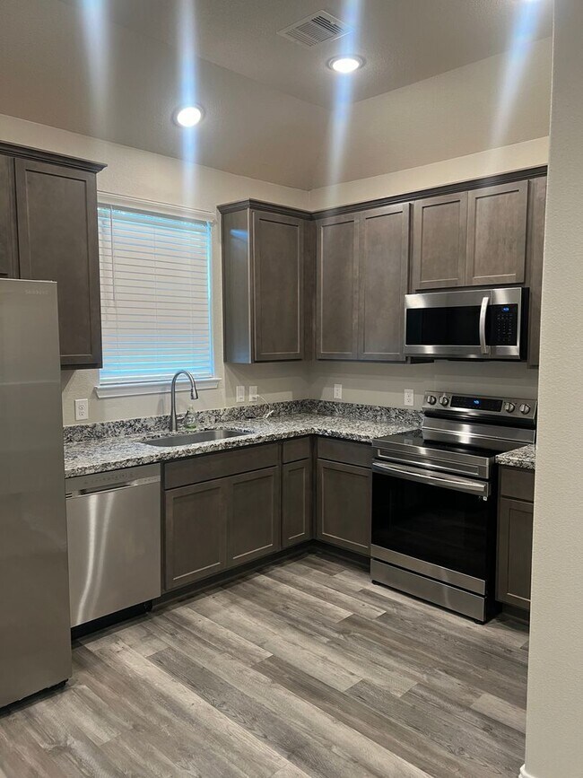 Building Photo - Charming 2BR House in Montgomery