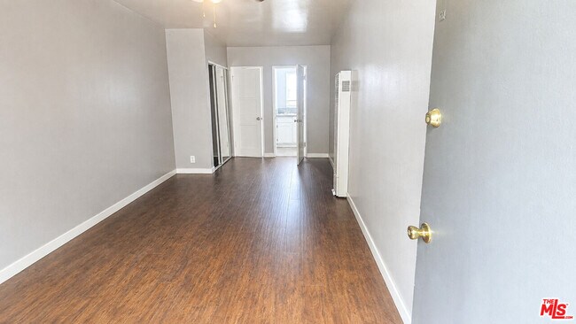 Foto del edificio - 1351 Cochran Ave