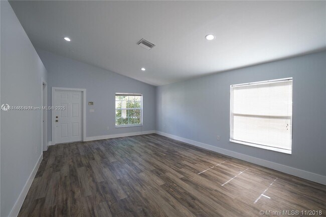 Building Photo - 1132 NW 143rd Ave