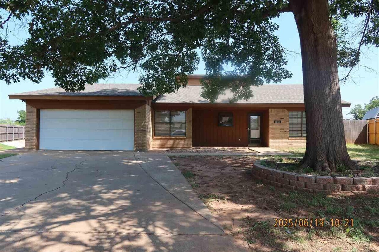 Foto principal - 5030 Edgecliff Dr