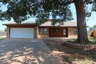 Building Photo - 5030 Edgecliff Dr