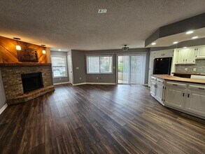 Building Photo - 4222 Pinehurst Cir