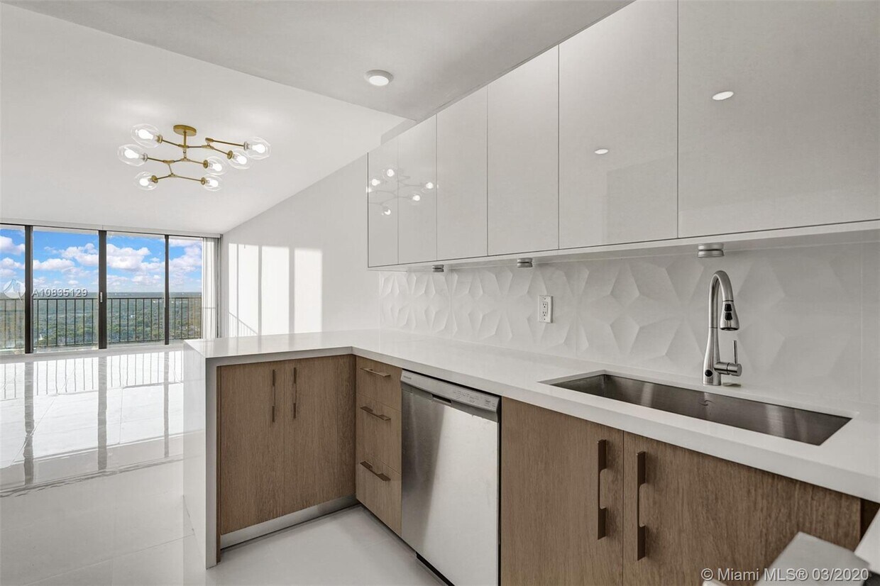 Primary Photo - 2401 S Ocean Dr