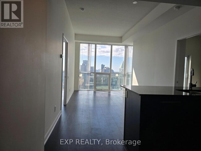 Photo du bâtiment - 5168-5168 Yonge St
