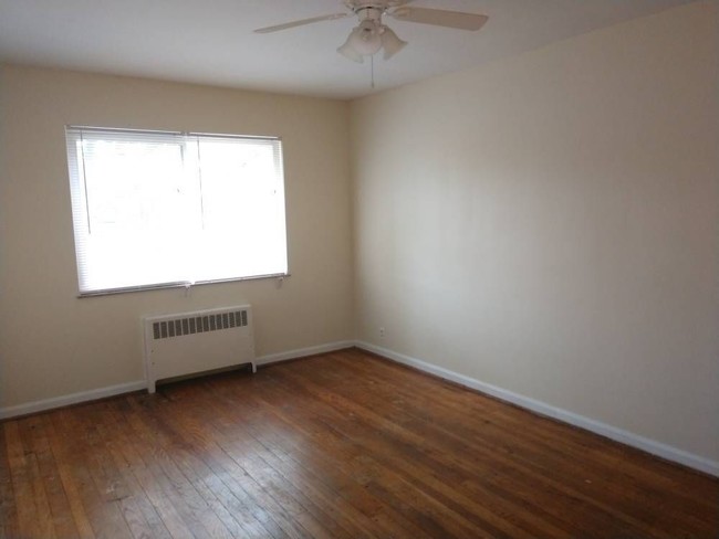 Building Photo - 4437 Ridgeview Ave