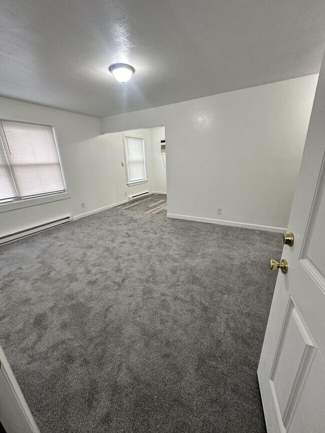 Building Photo - 3218 Flanders Ave