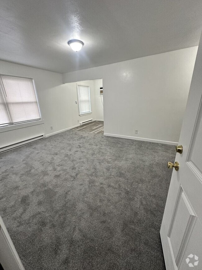 Building Photo - 3218 Flanders Ave
