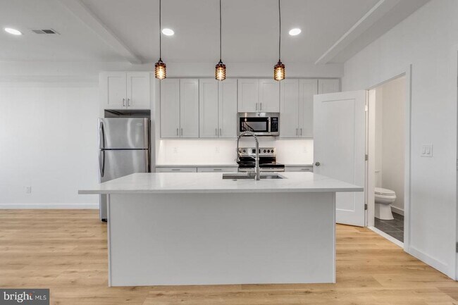 Building Photo - 2045 Trenton Ave