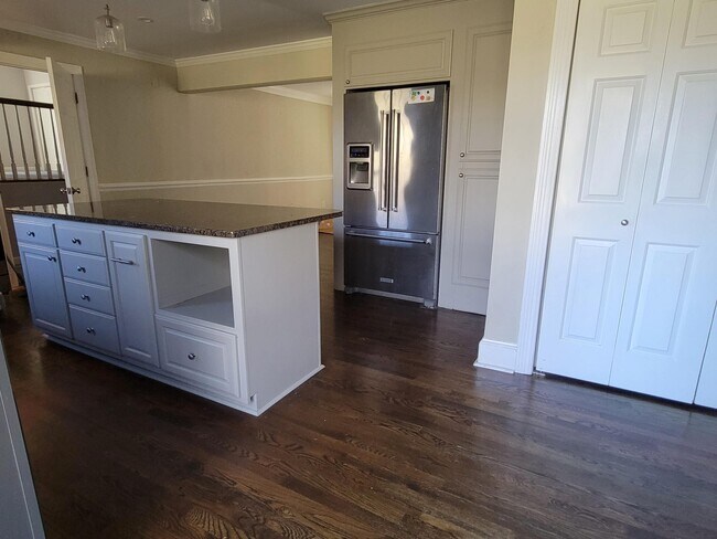 Foto del edificio - 7020 Mayflower Cir