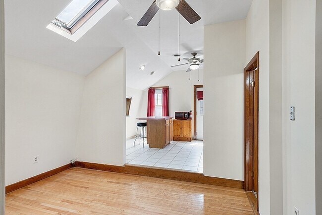 Foto del edificio - 561 E 6th St