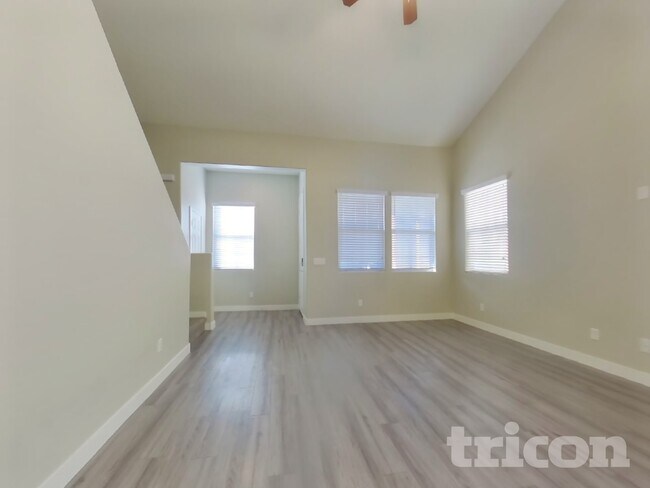 Foto del edificio - 2642 E Danbury Rd