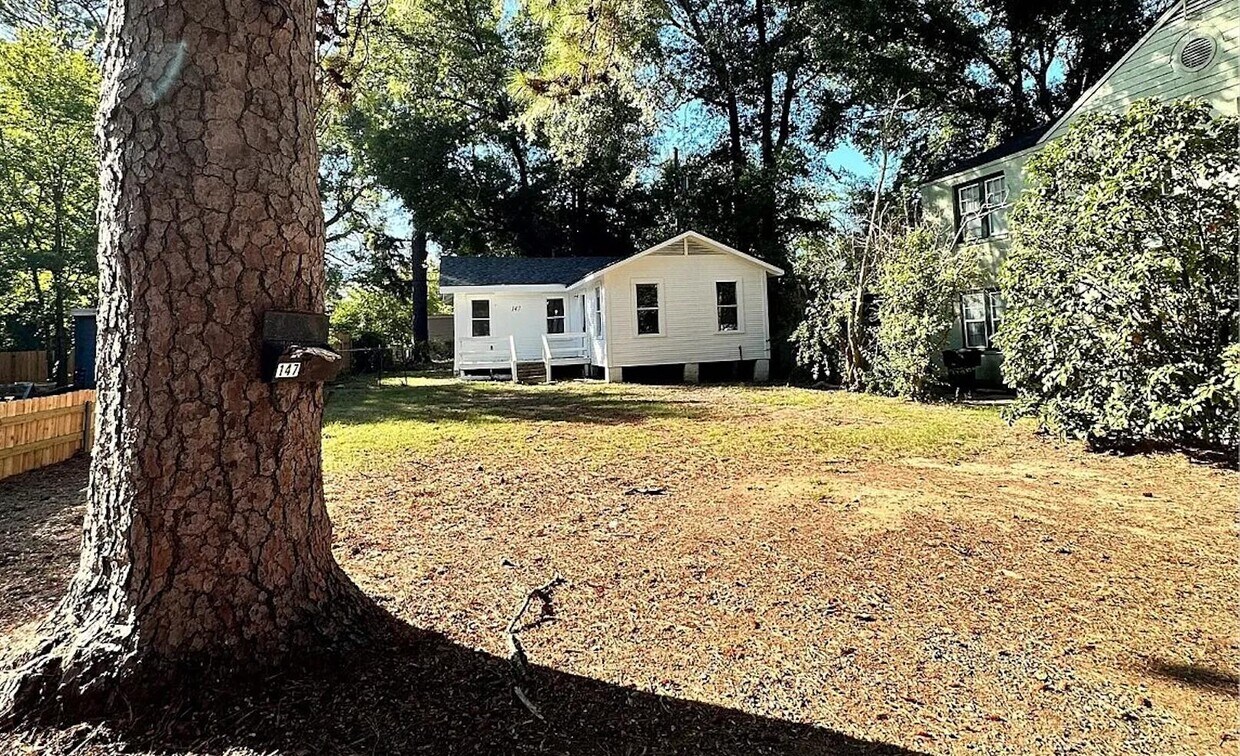 Foto principal - 147 E Herndon St
