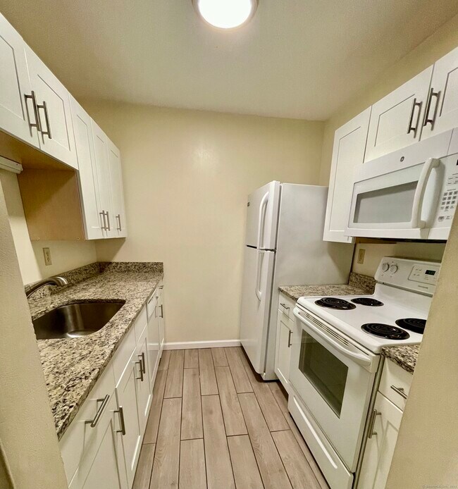 34 Padanaram Rd Unit 306, Danbury, CT 06811 Condo for Rent in Danbury