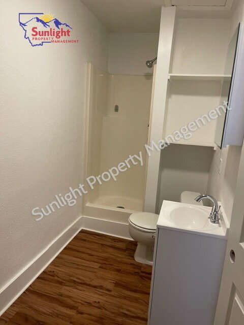 Building Photo - Larger Studio Apartment