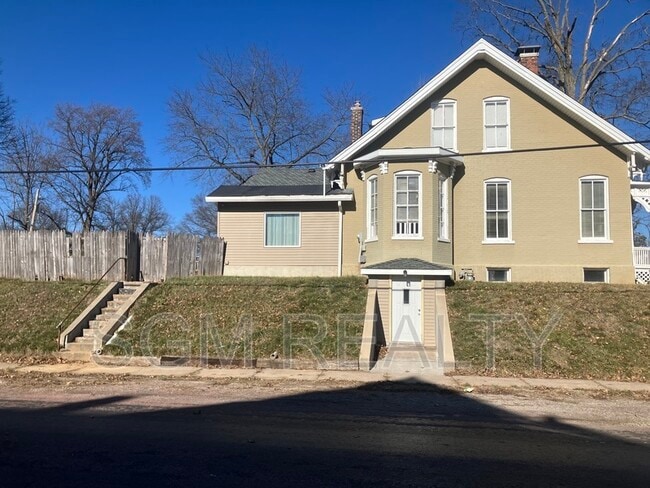 Building Photo - 721 S Church St
