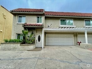 Building Photo - 2558 Orange Ave
