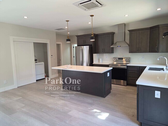 Foto del edificio - 1540 Westwood Ct