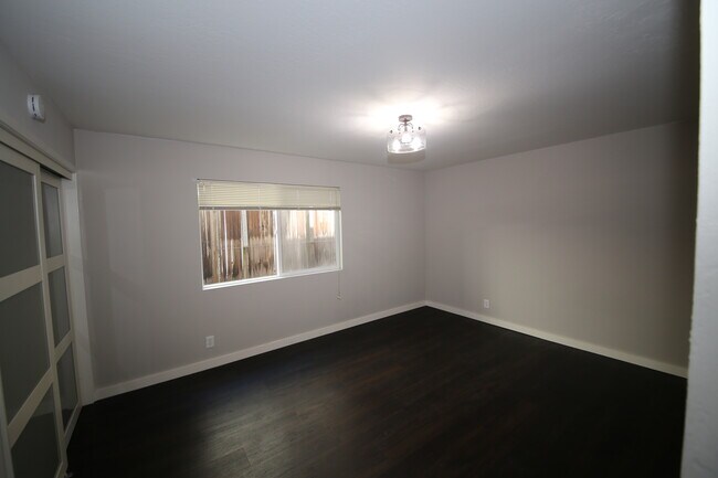 larger bedroom - 3921 Harrison St