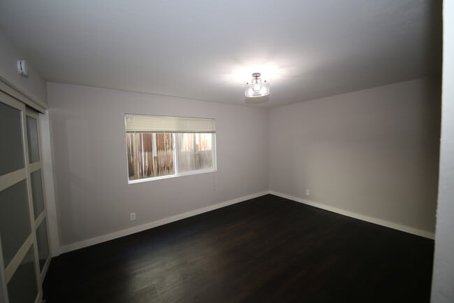 larger bedroom - 3921 Harrison St