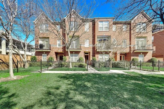 Foto principal - 3471 Howell St