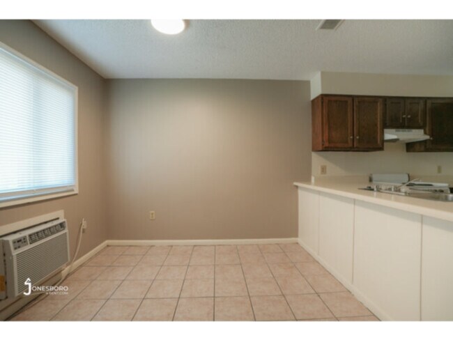 Foto del edificio - Lakewood Apartments: Premium location