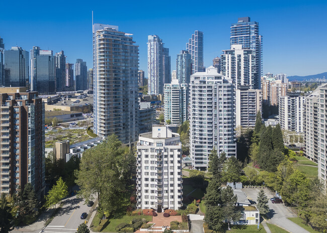 Building Photo - Metro Pointe Burnaby